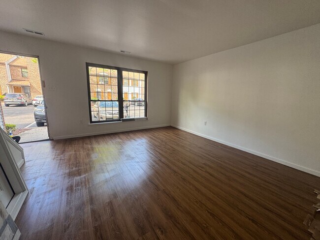 Foto del edificio - 225 W Leeds Ave