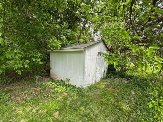 Building Photo - 580 Grandin Ave