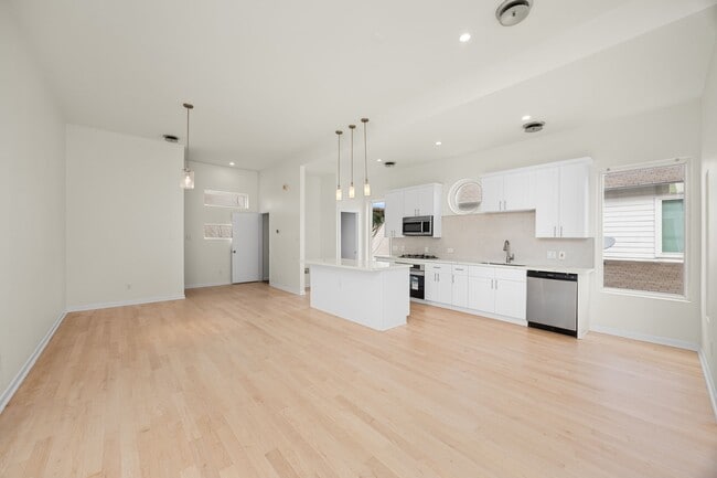 Building Photo - 5632 Kiam St