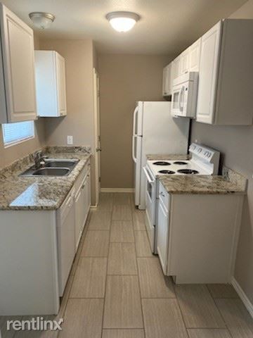 Building Photo - 2 br, 1.5 bath Townhome - 3153 Avenue H