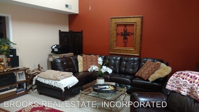 Foto del edificio - 5302 Aden Ct