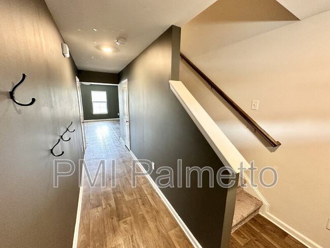 Building Photo - 335 Chetsley Dr