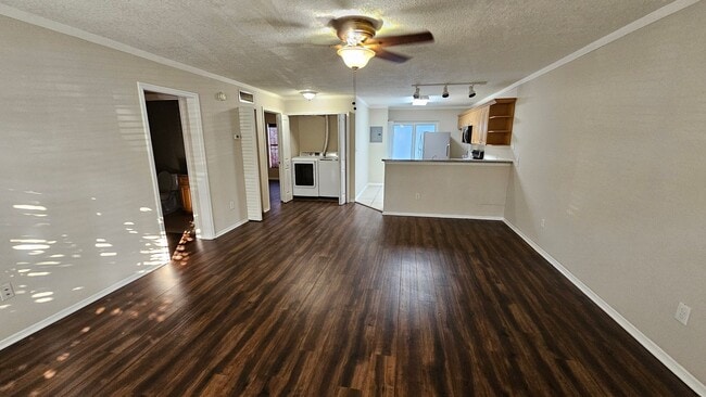 Building Photo - 3651 N Goldenrod Rd