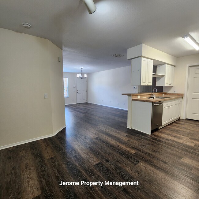 Foto del edificio - 36243 Lake Chase Blvd