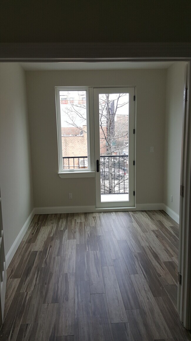 Foto del edificio - 50 Tompkins Ave