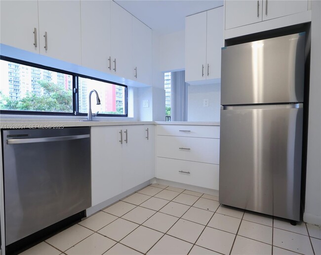 Building Photo - 17021 N Bay Rd