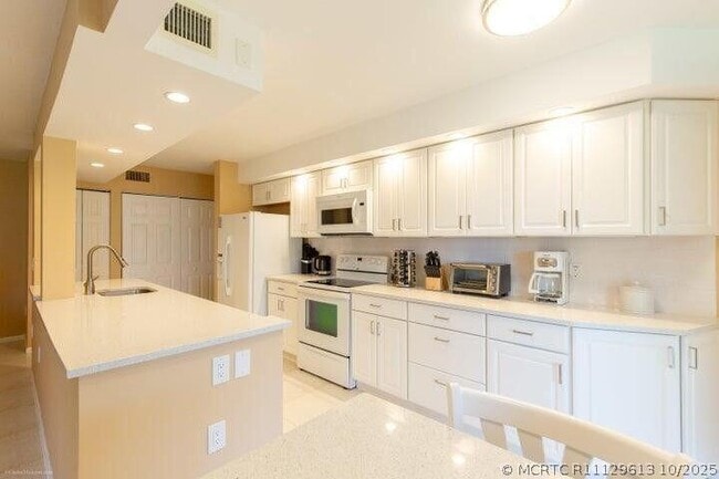 Building Photo - 110 Half Moon Cir