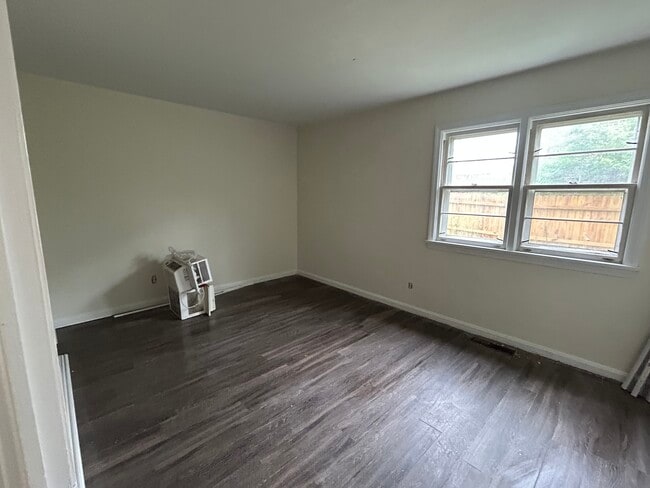 Bedroom - 2025 Ayers Ave