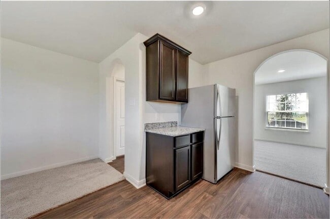 Building Photo - 138 Fox Glen Trl