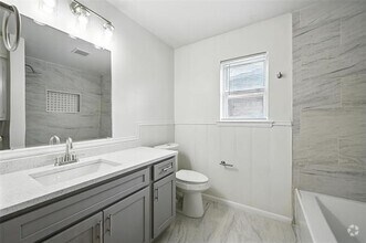 Building Photo - 304 N Bonham Dr