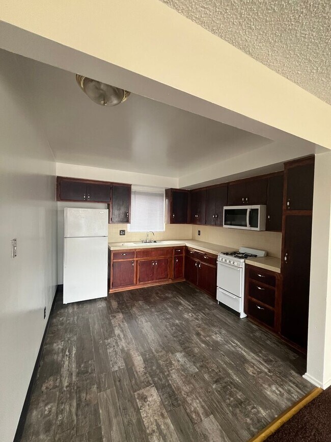 Photo - 1622 W 81st St Apartment