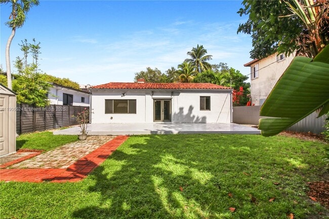 Building Photo - 1814 SW 22nd Terrace