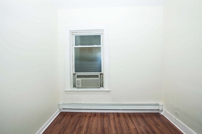 Building Photo - 2743 Kingsbridge Ter