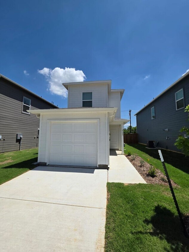 Primary Photo - NEWLY BUILT 3 bedroom 2.5 Bath for rent!!!