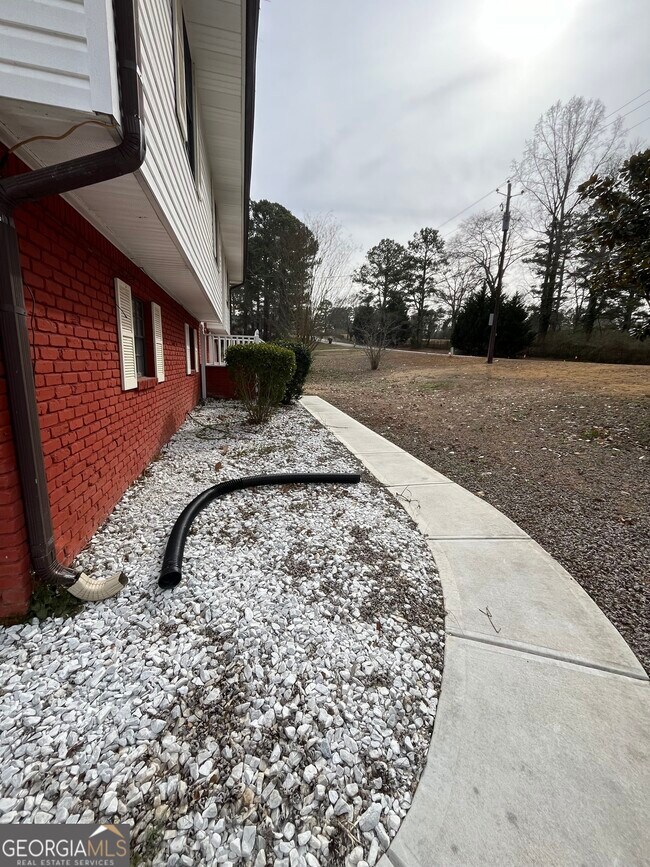 Building Photo - 152 Rountree Rd