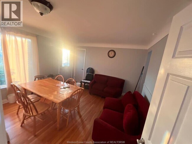 Photo du bâtiment - 1374 Josephine Ave