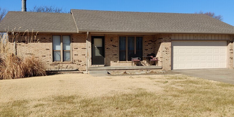 Primary Photo - White Oak 2106-2108
