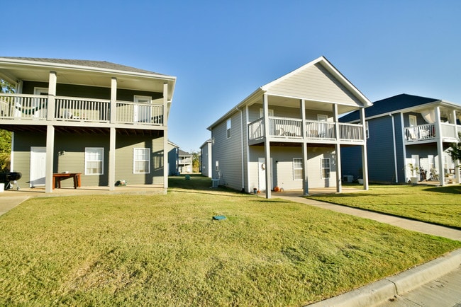 Photo - Savannah Square Apartments