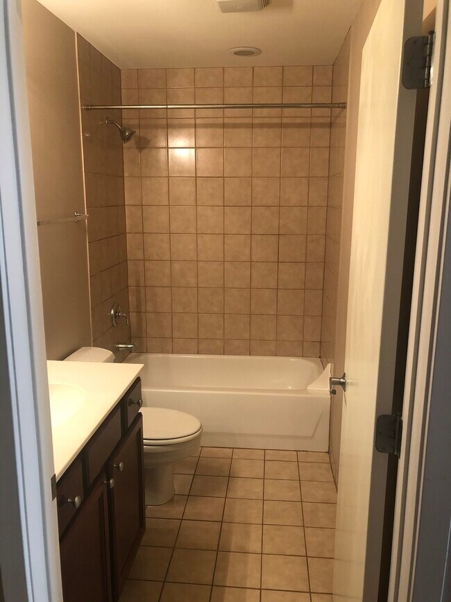 Foto del edificio - 1001 W 15th St