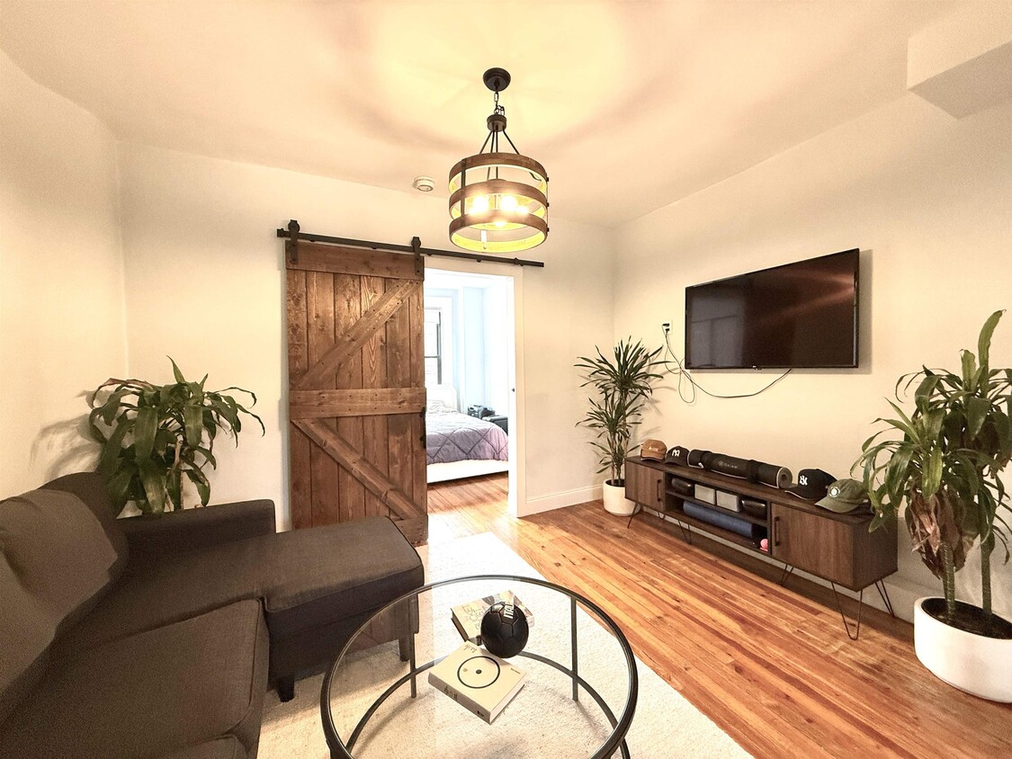 Primary Photo - 221 Brunswick St