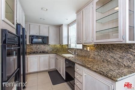 Building Photo - 8611 Burton Way