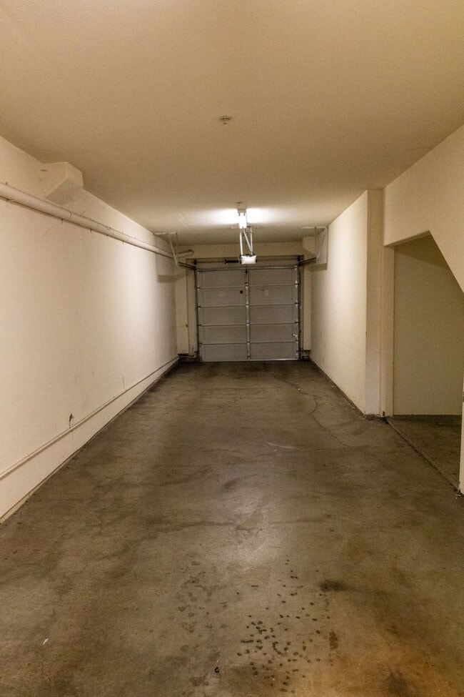 Photo - Beautiful 3 bedroom townhouse that is conv...