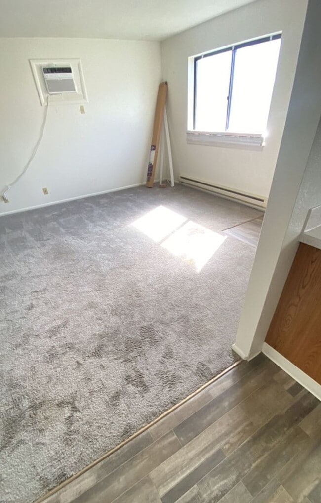 Building Photo - Nicely Updated Townhome In A Small Town