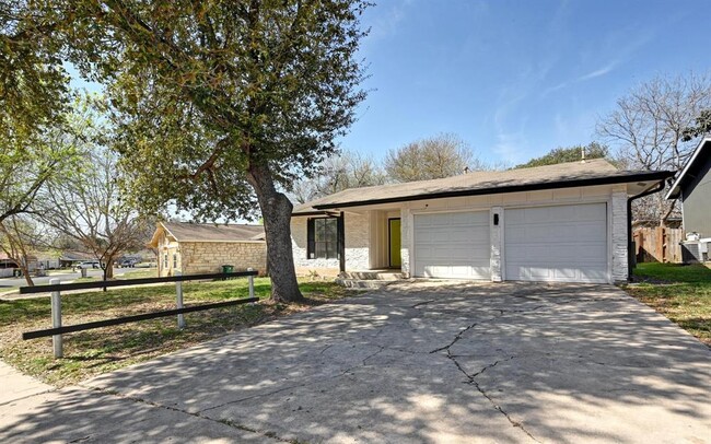 Foto del edificio - 5545 Pine Pl