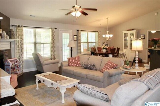 Foto del edificio - 123 Autumn Haven Ln