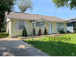 Building Photo - 917 College Ln