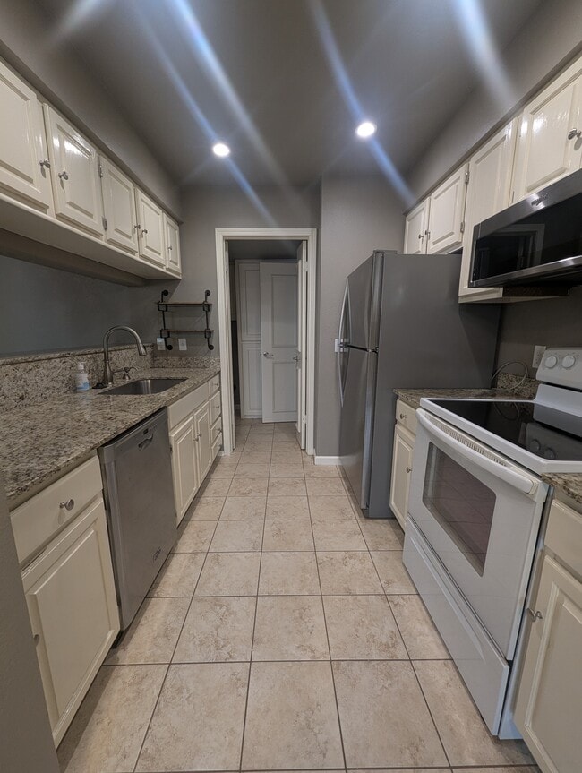 Kitchen - 14429 N Pennsylvania Ave
