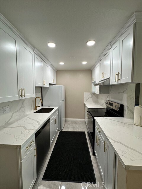 Foto del edificio - 552 N Bellflower Blvd