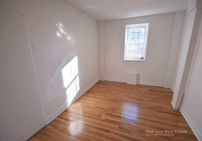 Foto del edificio - 682 Parker St