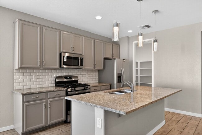 Building Photo - 10810 W Grant St