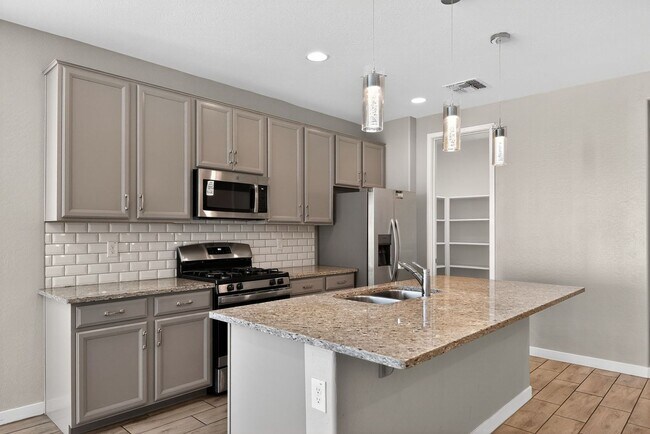 Building Photo - Charming 4BR House in Avondale