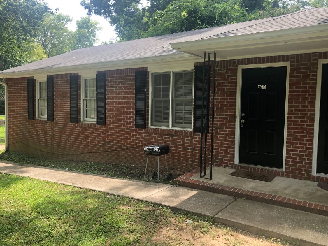 Building Photo - Quiet Neighborhood in Downtown Douglasville