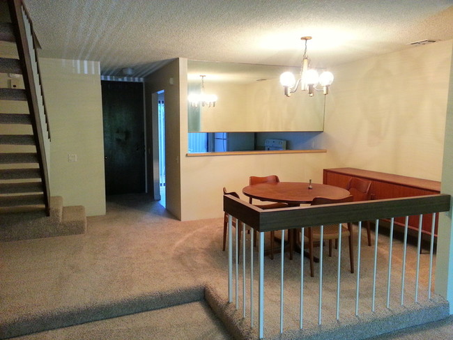 Building Photo - 605 Woodside Sierra