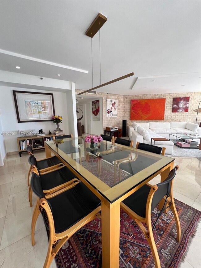 Foto del edificio - 1581 Brickell Ave