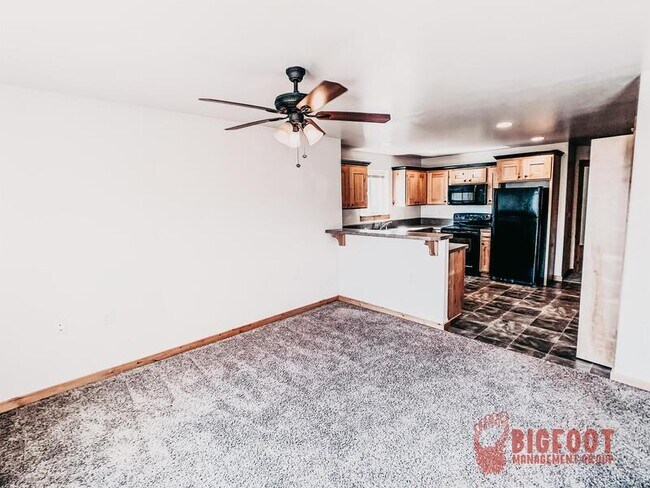 Building Photo - 3704 Travertine Way
