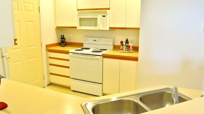 Foto del edificio - Clean 2 bed 2 bath Condo - Close to Everyt...