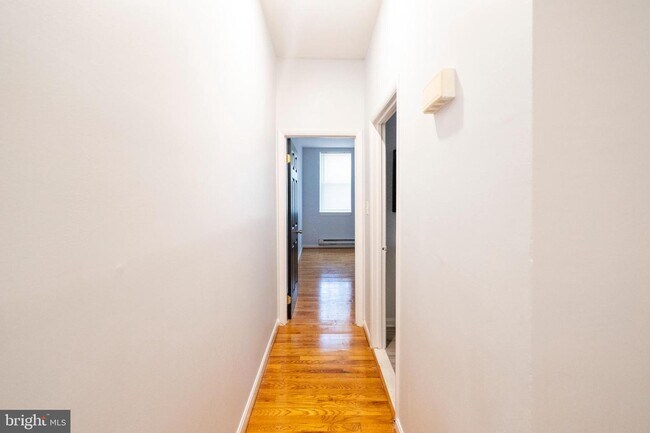 Building Photo - 812 Newington Ave