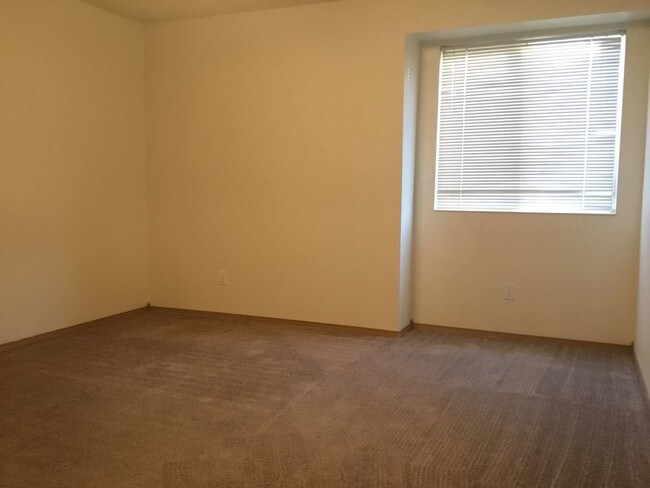 Building Photo - 4900 W Blodgett Ln