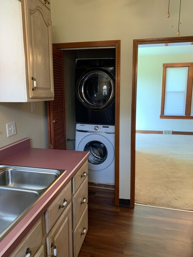 Foto del edificio - 5725 Brinley Dr