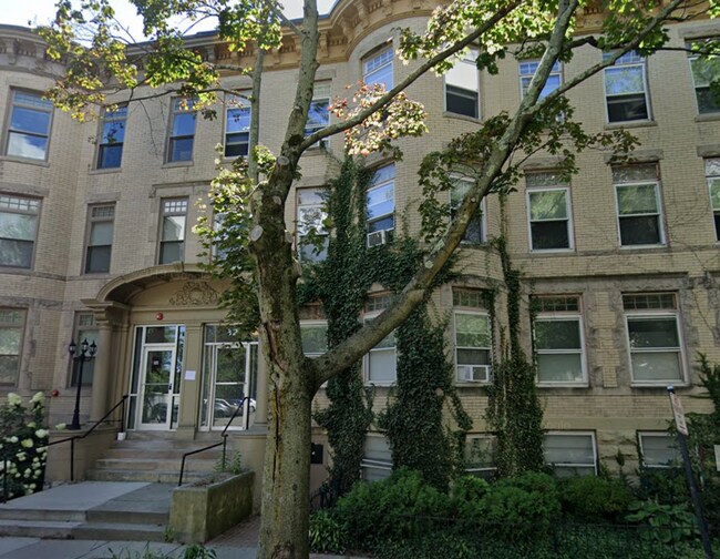Building Photo - 32 Winchester St