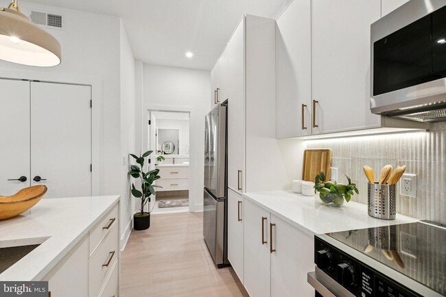 Building Photo - 30 W Allens Ln