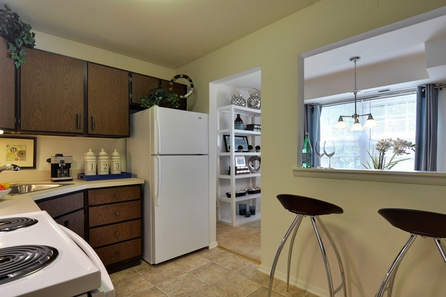 Building Photo - Hickory Hills Condominiums