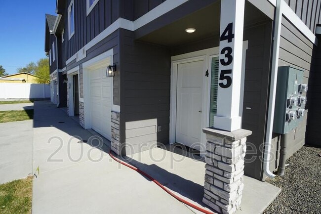 Building Photo - 435 2nd Ave N