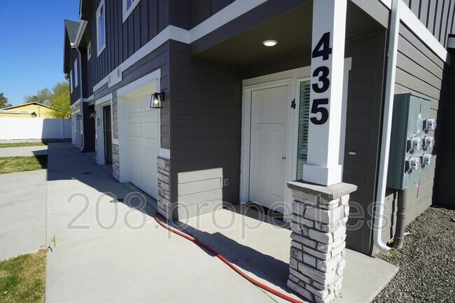 Foto del edificio - 447 2nd Ave N