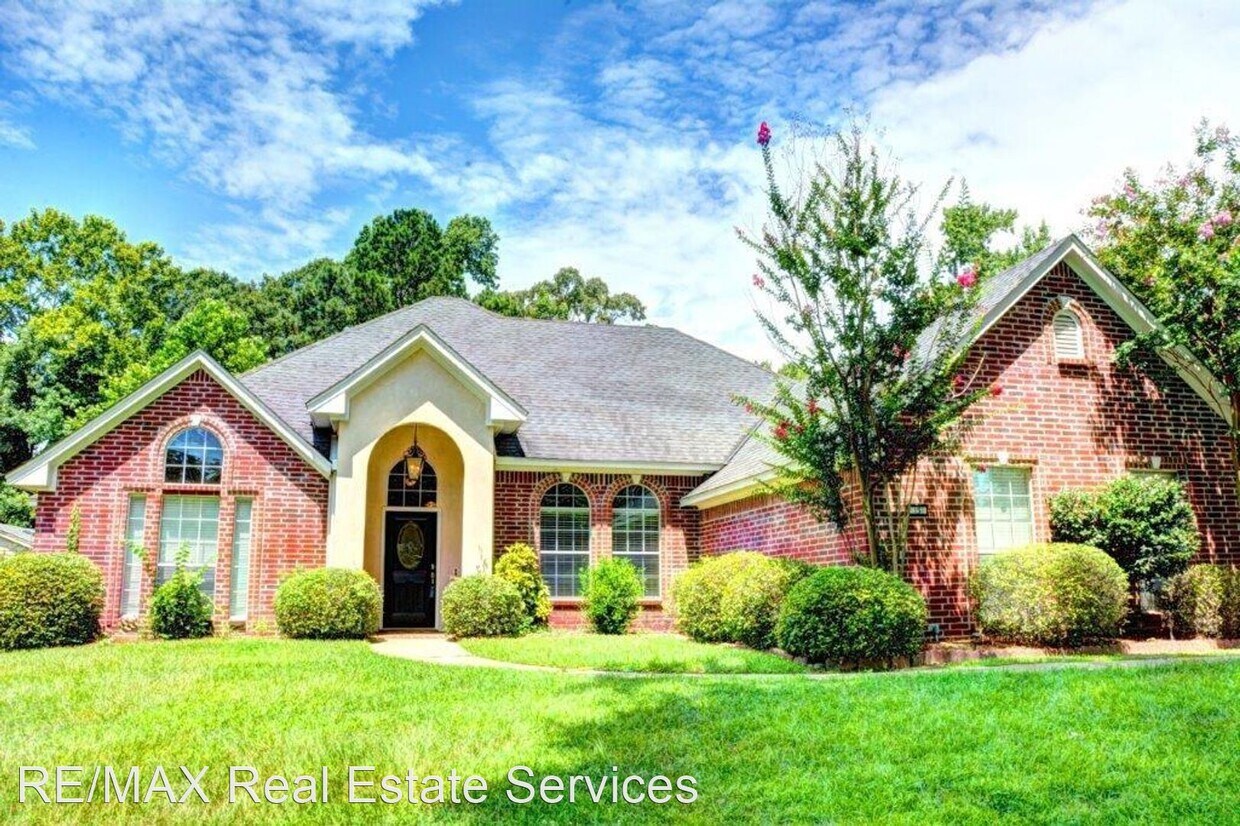 Primary Photo - 4 br, 2 bath House - 151 Dogwood South Lane