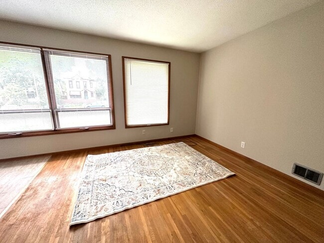 Building Photo - 3 br, 1 bath House - 1008 Marshall Ave.